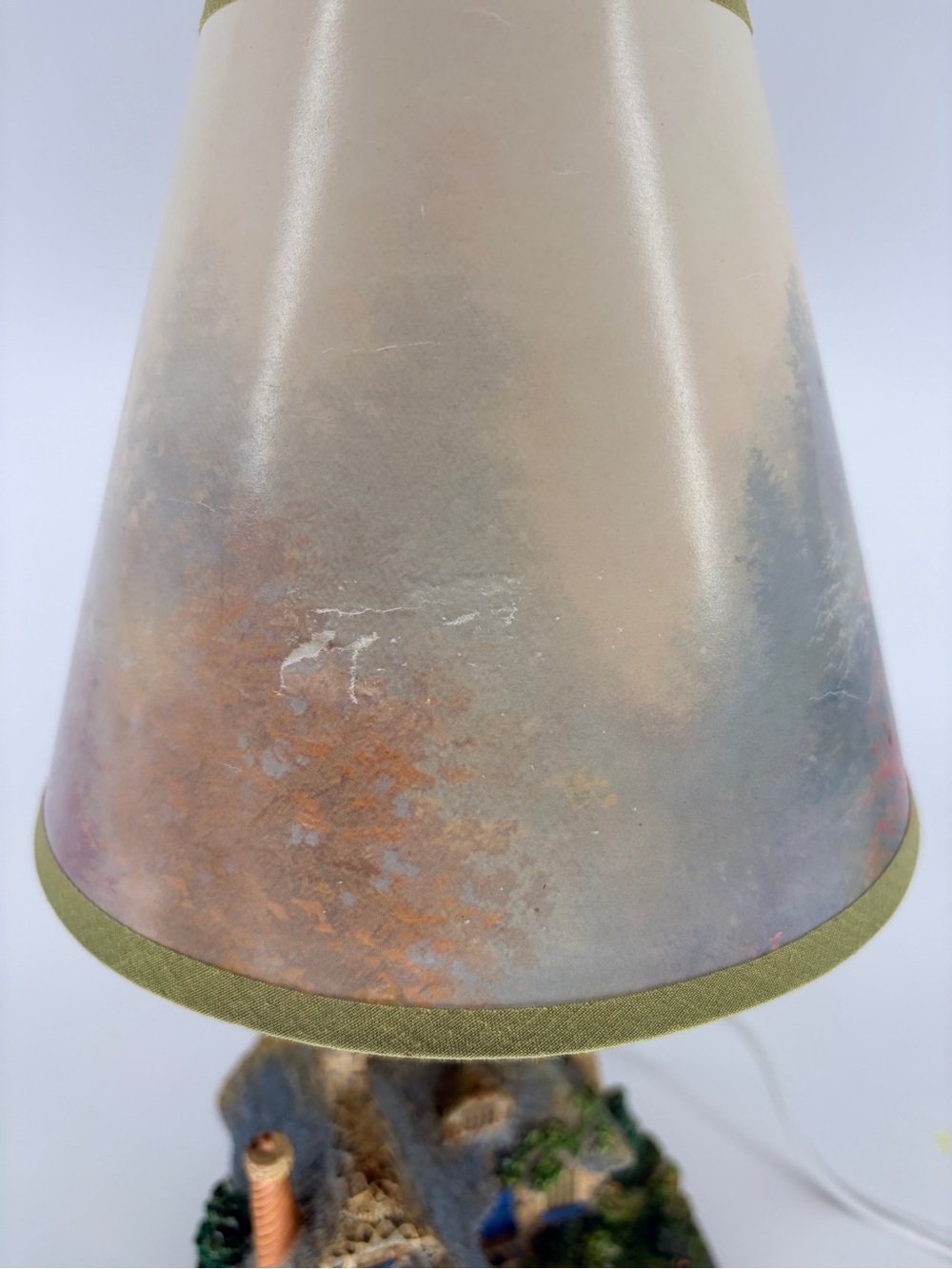 Thomas Kinkade Everett’s Cottage Accent Table Lamp - with Shade - Picture 4 of 13